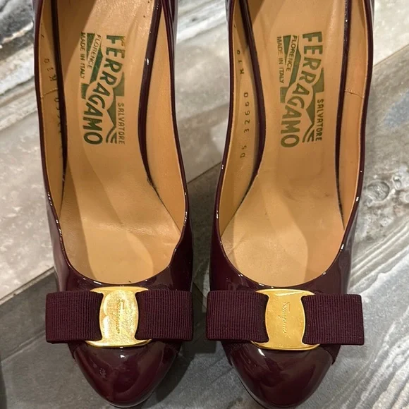 Salvatore Ferragamo Size 7.5 B Burgundy Patent Leather Pumps - Picture 16 of 17